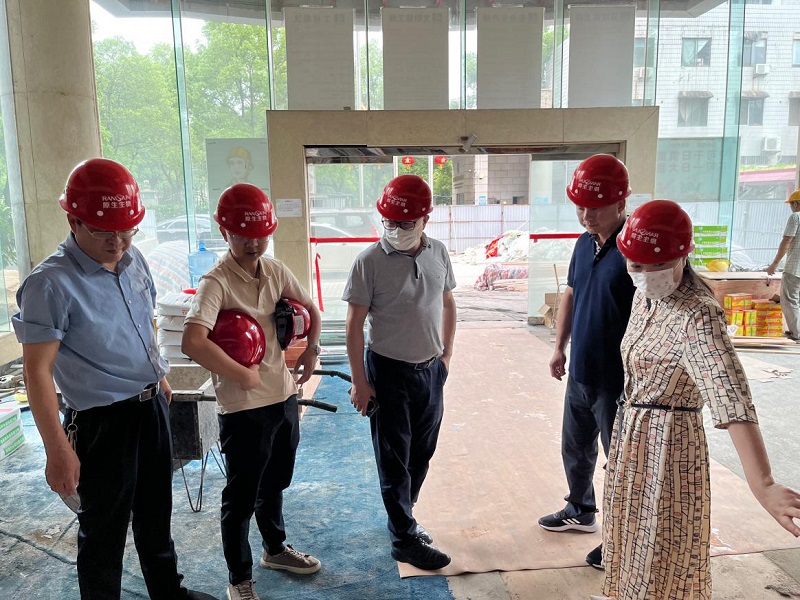 湖南糧油集團(tuán)黨委書記、董事長葉蓁帶隊(duì)赴糧油辦公大樓開展維修改造工程安全生產(chǎn)督導(dǎo)檢查